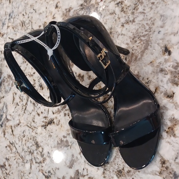 Michael Kors Astrid Black Patent Leather strappy high heel sandal NEW Size 11 - Picture 12 of 17